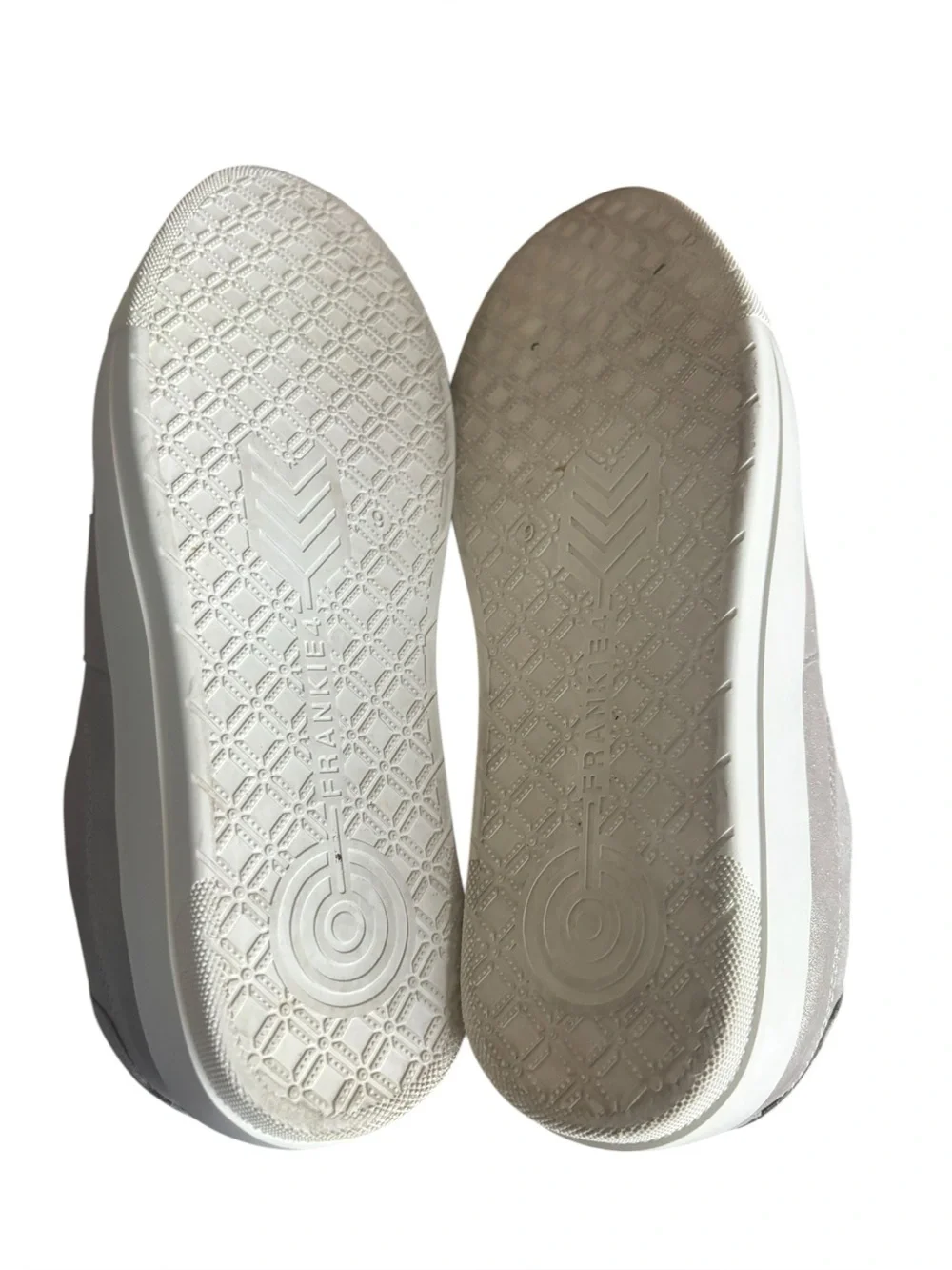 FRANKIE Riley Silver WOMEN'S SNEAKER size 9.